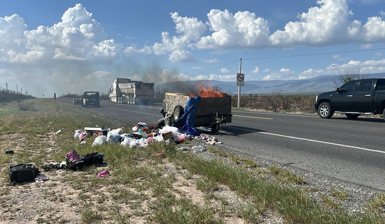Se incendia traila a familia paisana