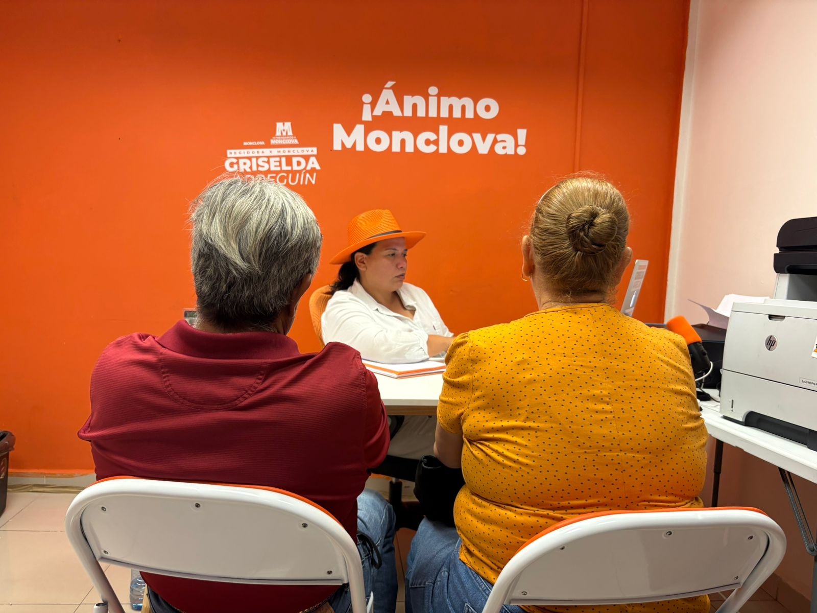 Monta banco deuda contra pensionado