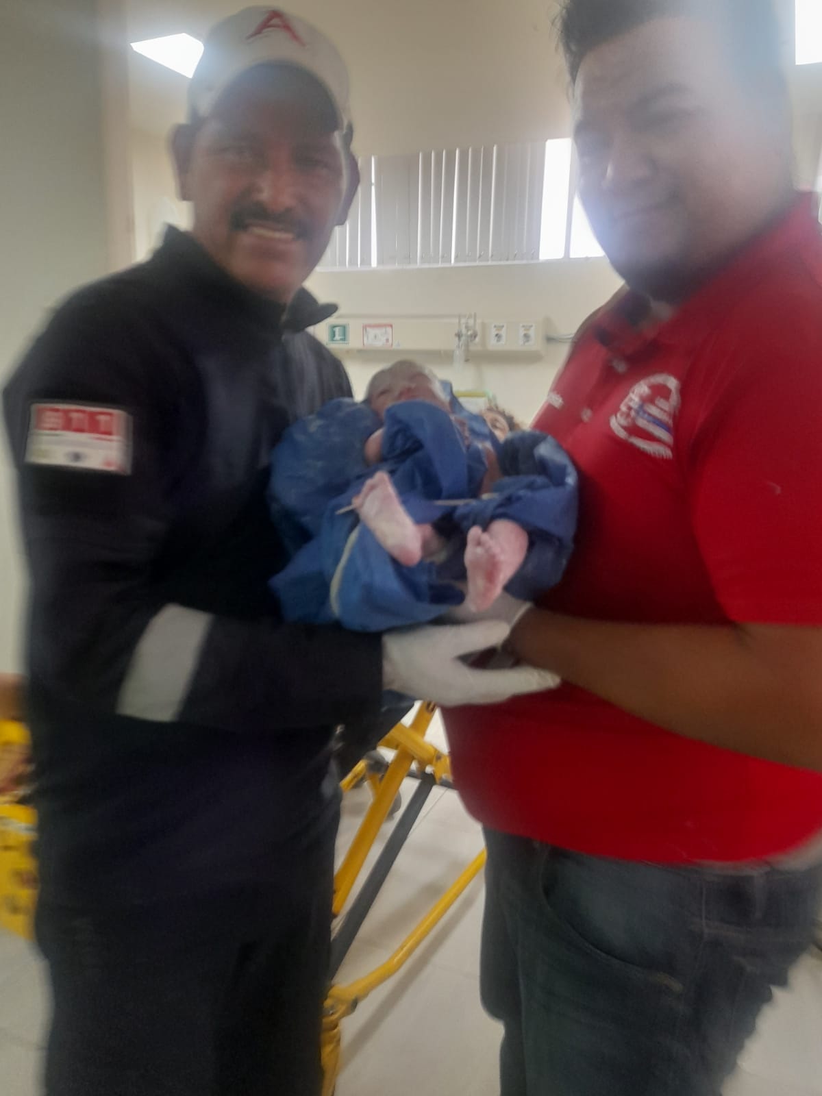Pidió auxilio por dolor abdominal; era un bebé