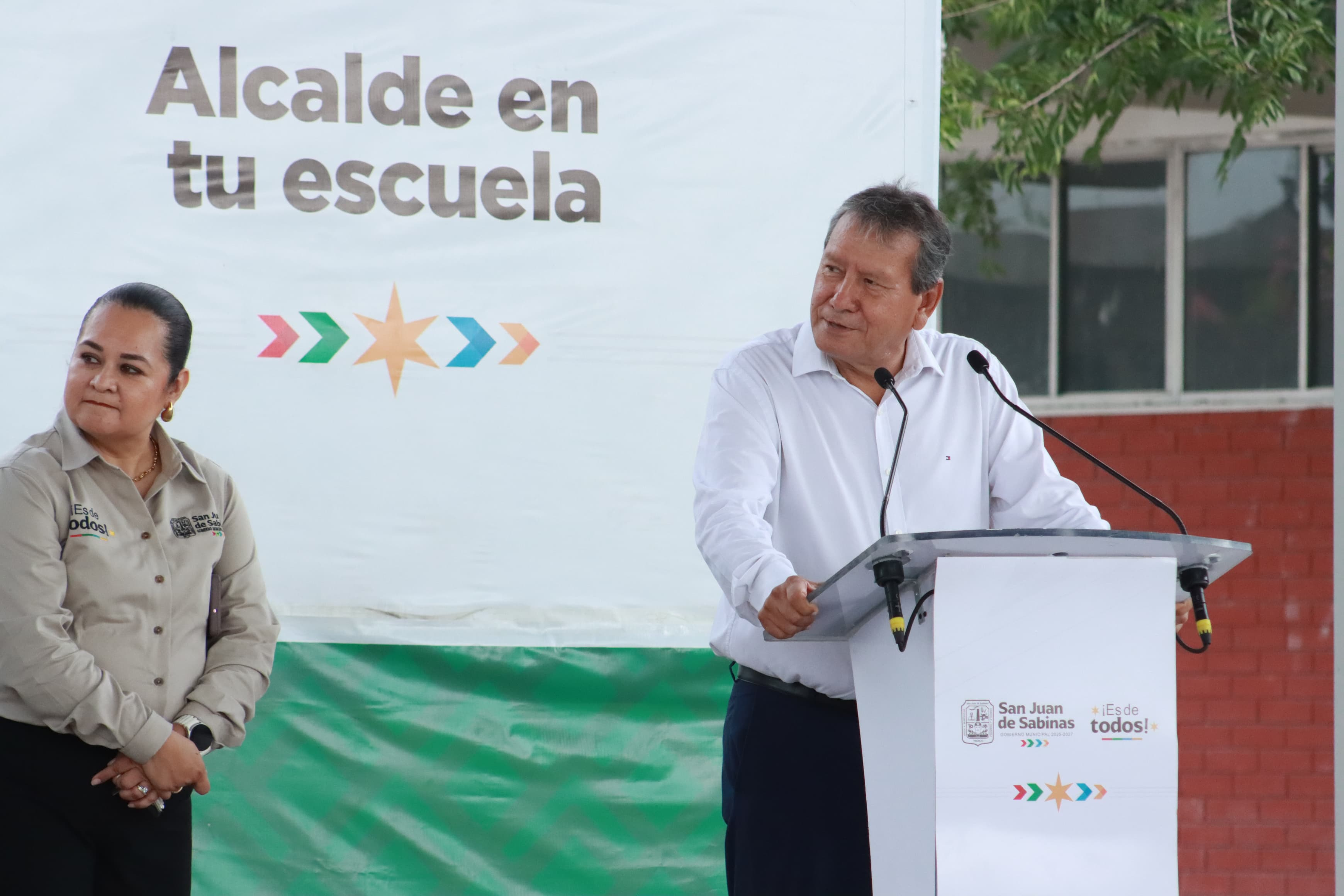 Visita Óscar Ríos el CAM #17 y refrenda su compromiso con la educación inclusiva