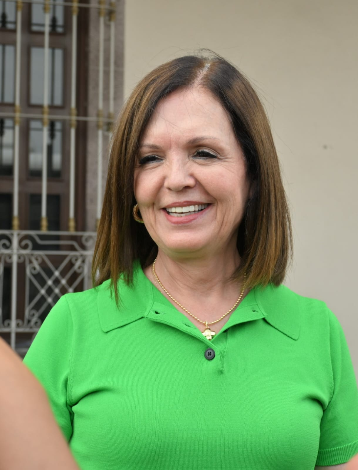 Fronterenses recuerdan a padres fallecidos en panteón municipal limpio y seguro
