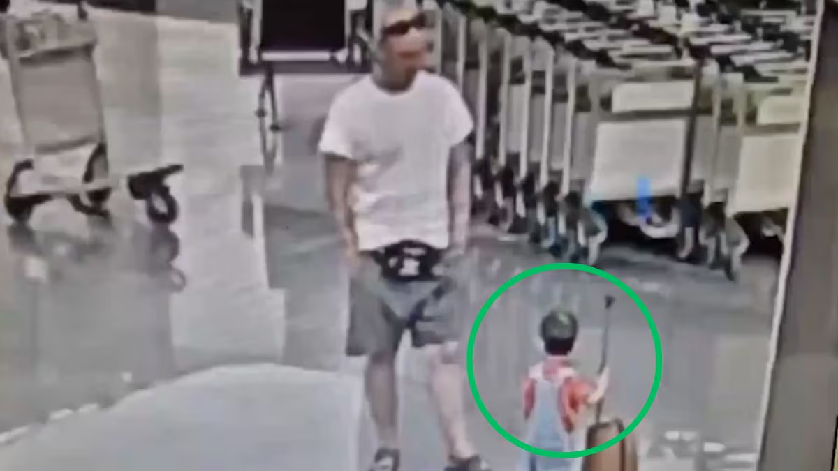Hombre l4nza a niño de dos años de c4beza al suelo en el aeropuerto y lo deja en coma