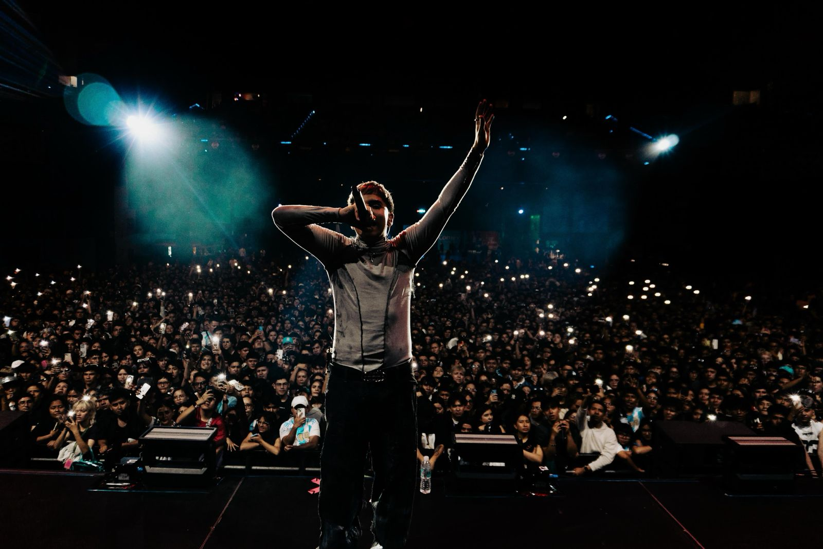 E-LHOY CONQUISTA EL PEPSI CENTER: OVACIÓN TOTAL COMO OPENING ACT DE TIAGO PZK
