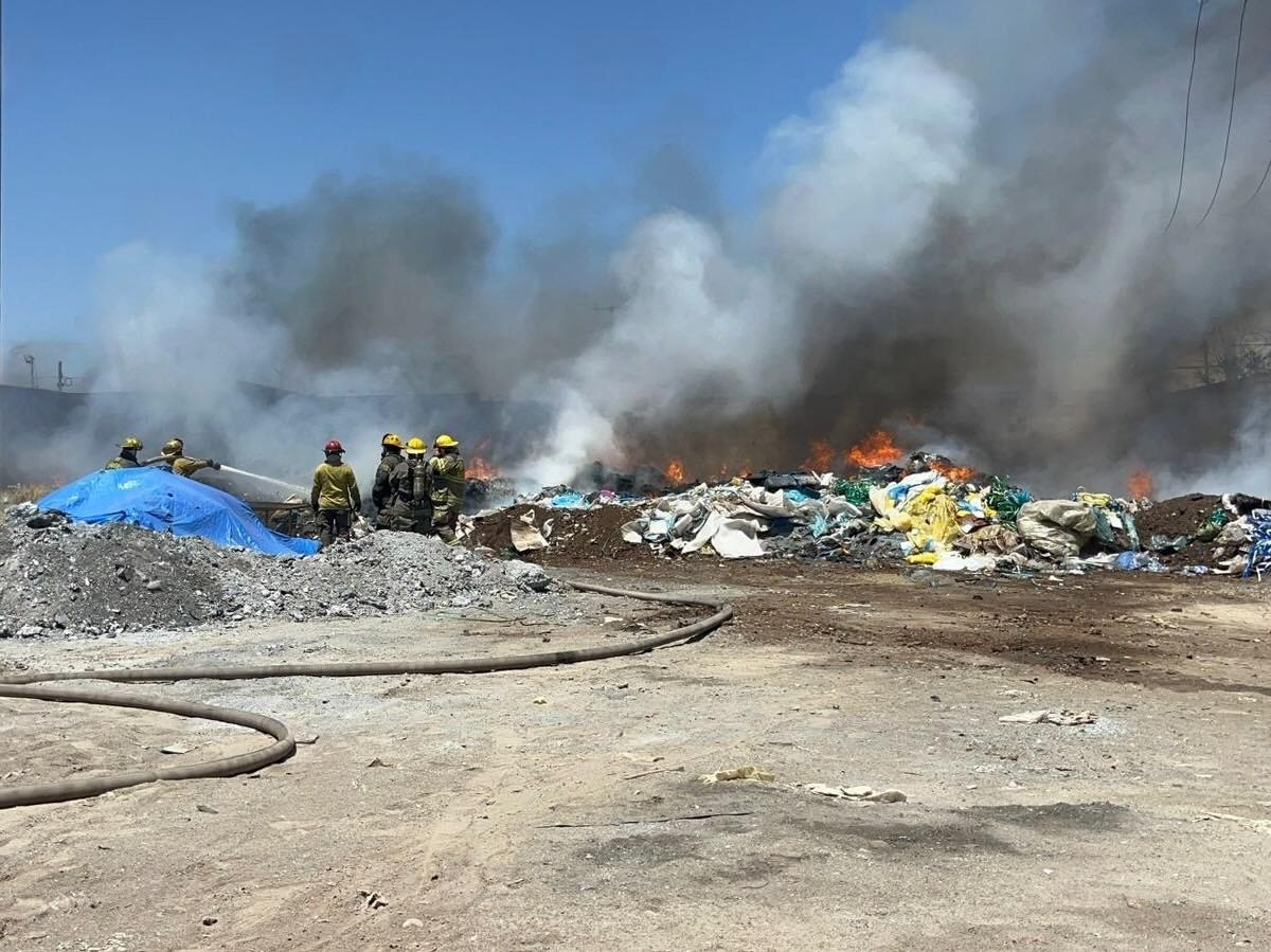 Arde tiradero en Mirasierra