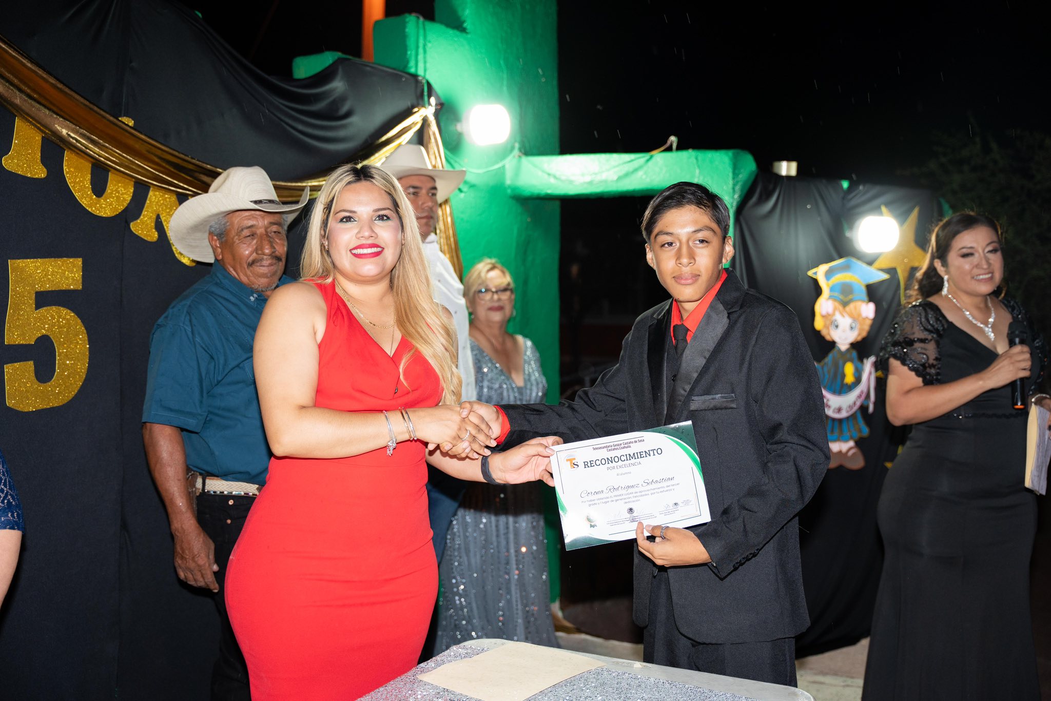 Son estudiantes orgullo para Castaños: Yesica