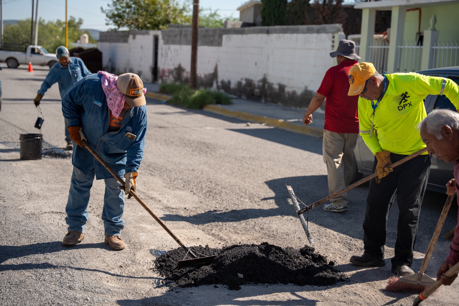 Supervisa Yesica bacheo en colonia Héroes del 47