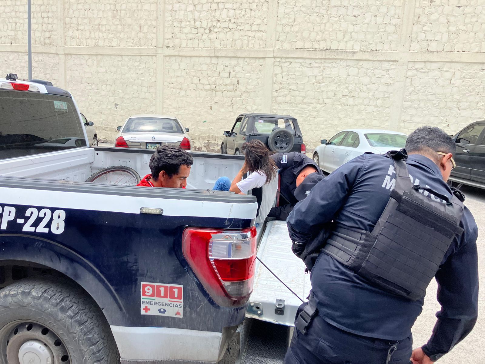 Desalojan a pareja por negarse a pagar renta