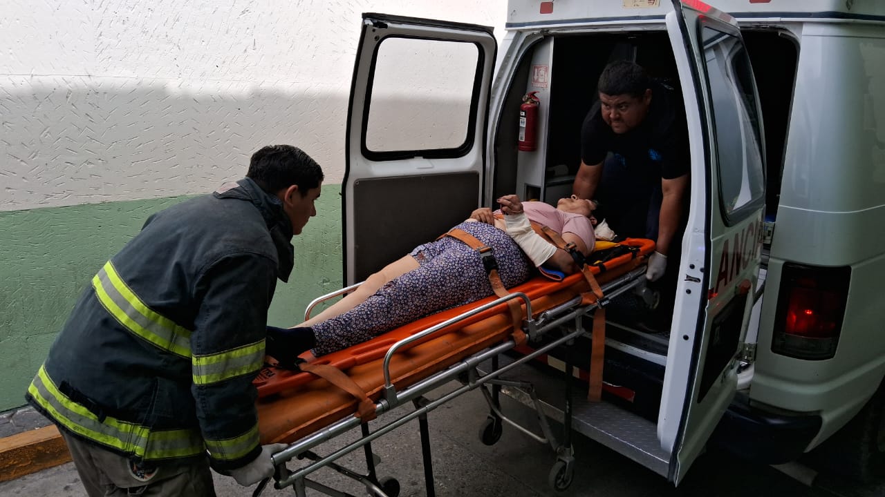 MUERE MUJER TRAS VOLCADURA EN LA 57