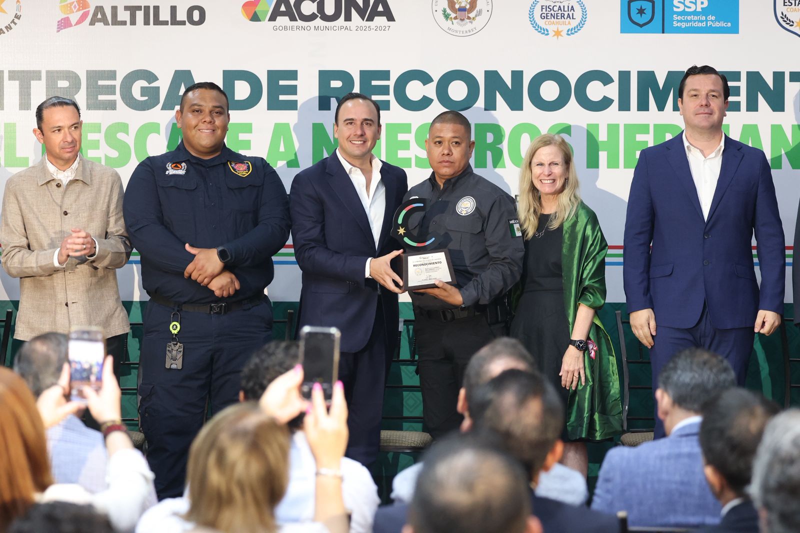 DAN COAHUILA Y EU RECONOCIMIENTO A BRIGADISTAS POR APOYAR A TEXAS