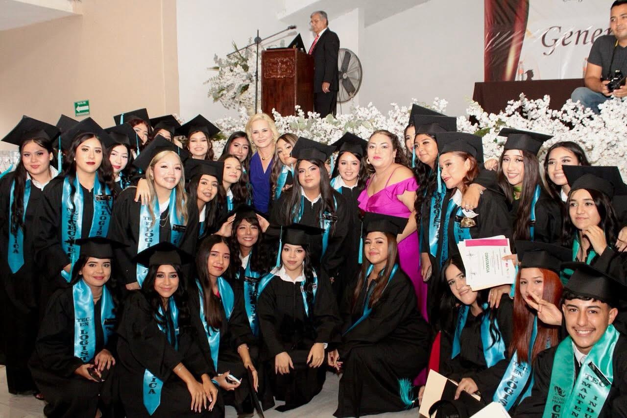 “Estudio es su arma más poderosa”: Laura