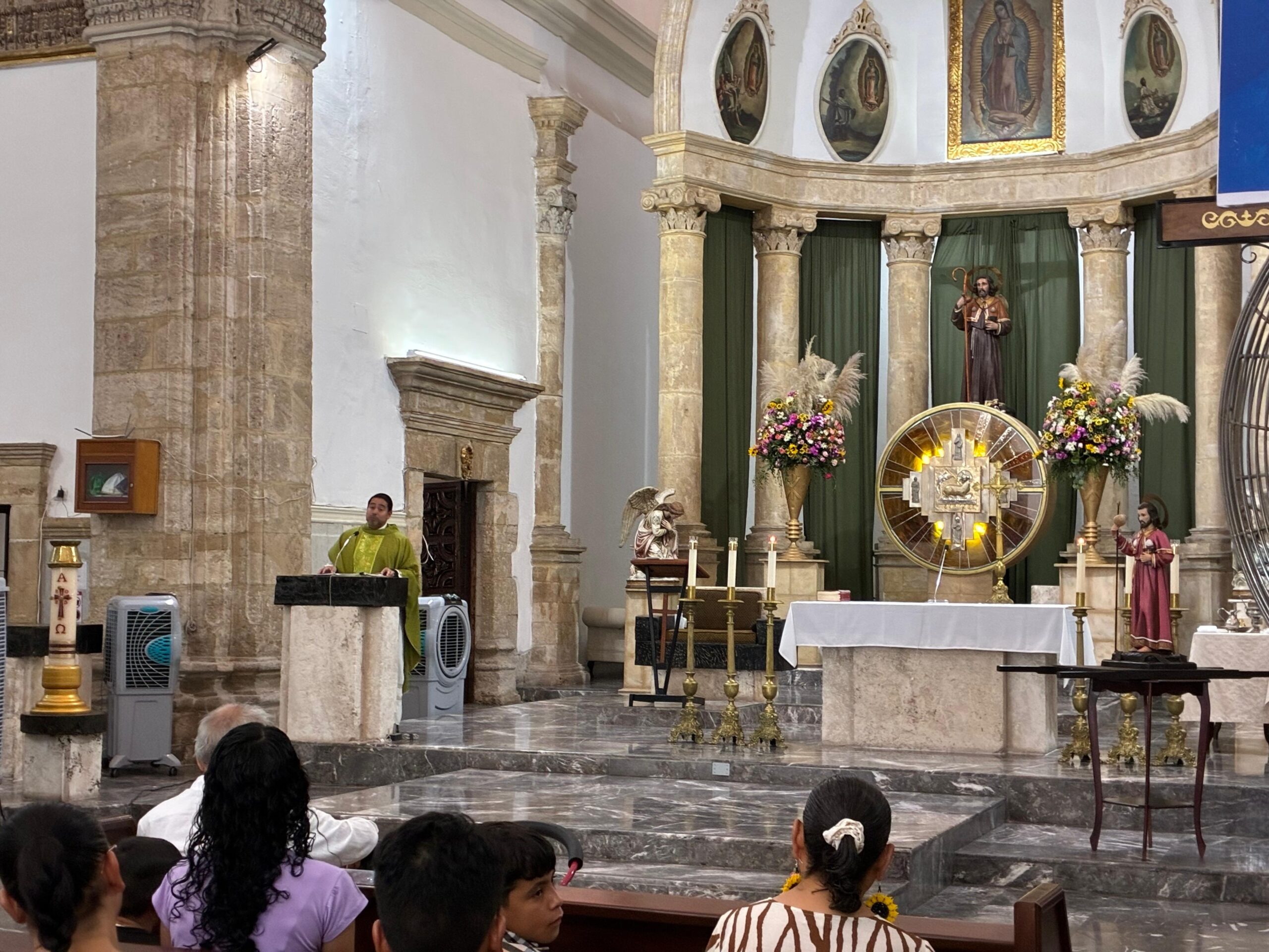 Llama sacerdote a convivir en familia