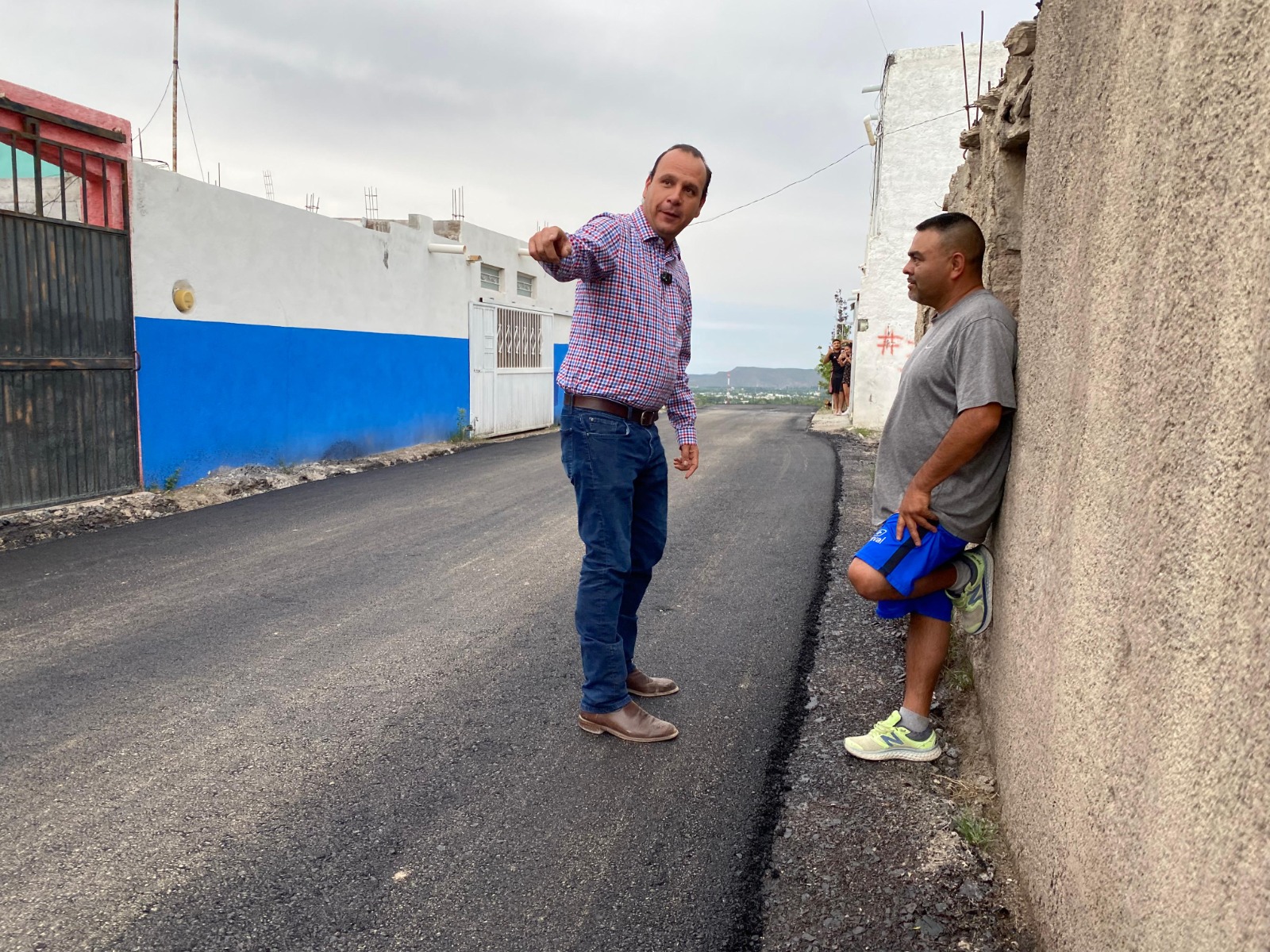 Avanza programa de pavimentación en Parras
