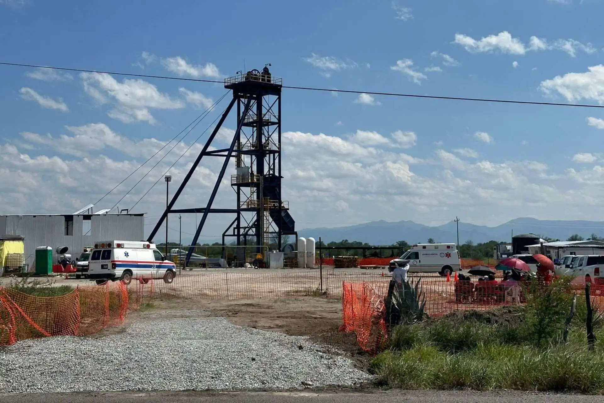 Entregarán a familias a otros tres mineros