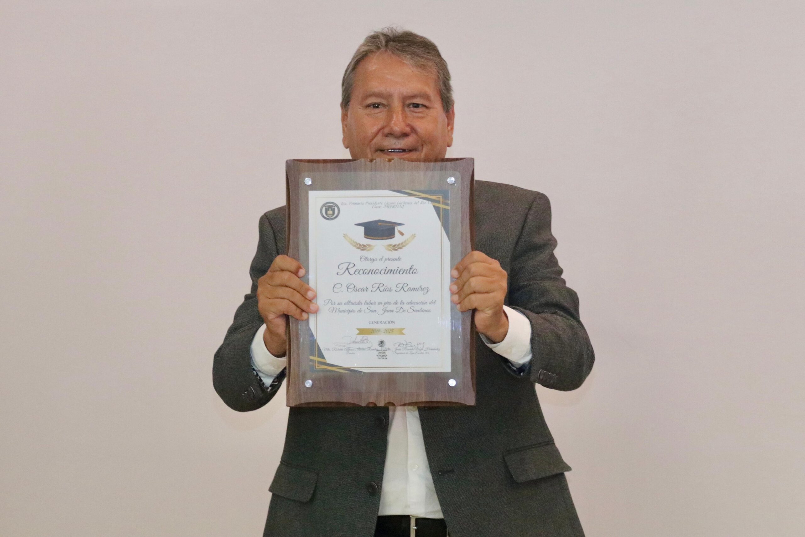 En apoyo a la educación ‘nos volamos la barda’: Óscar Ríos