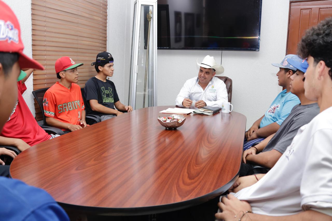 Reitera Chano apoyo a deportistas sabinenses