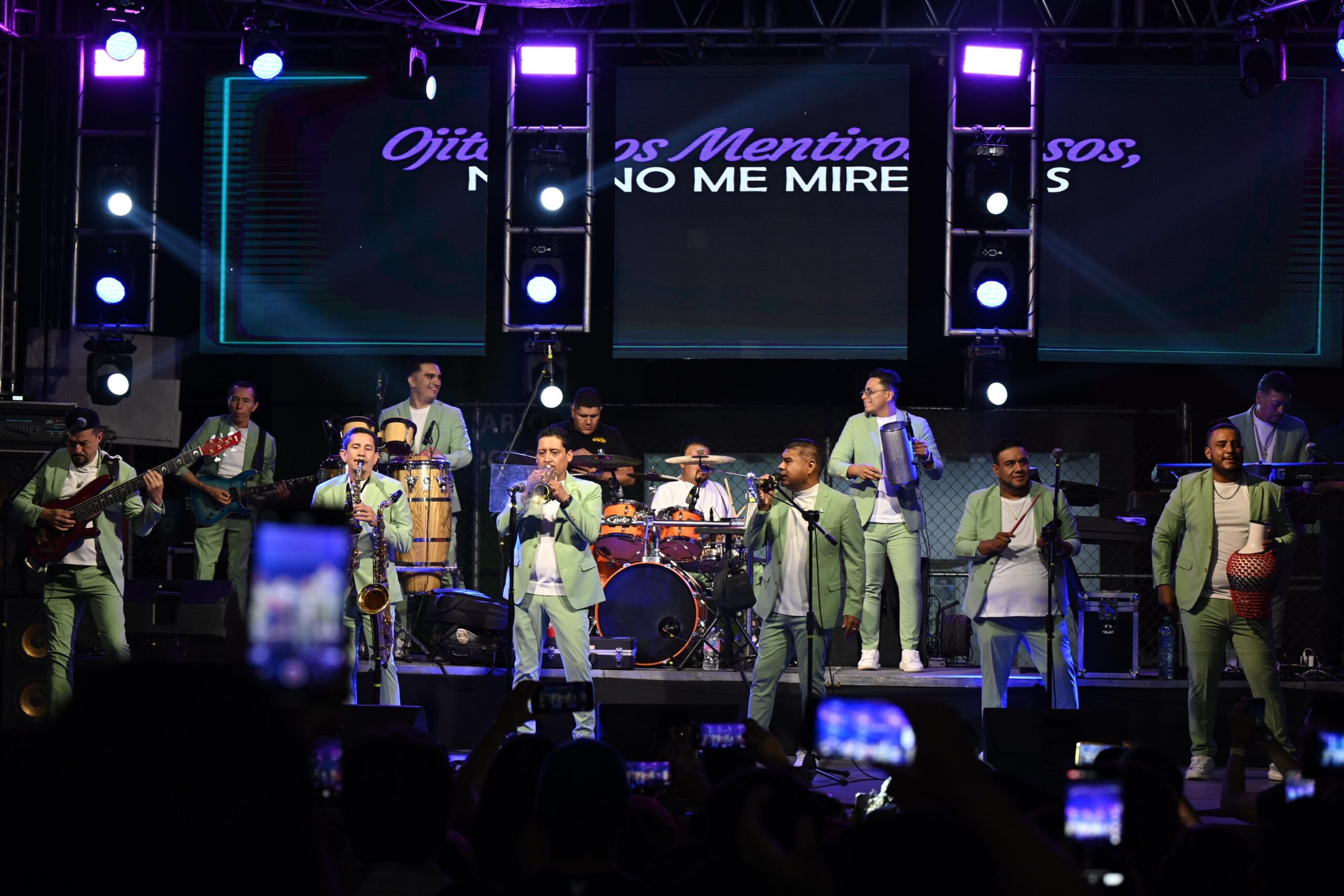 Disfruta Saltillo 2000 a Tropicalísimo Apache