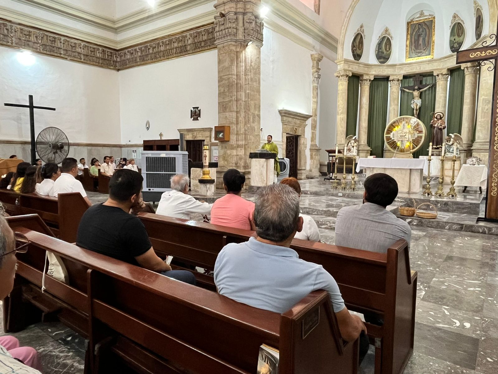 “Mantengan la fe”: pide sacerdote a ex obreros