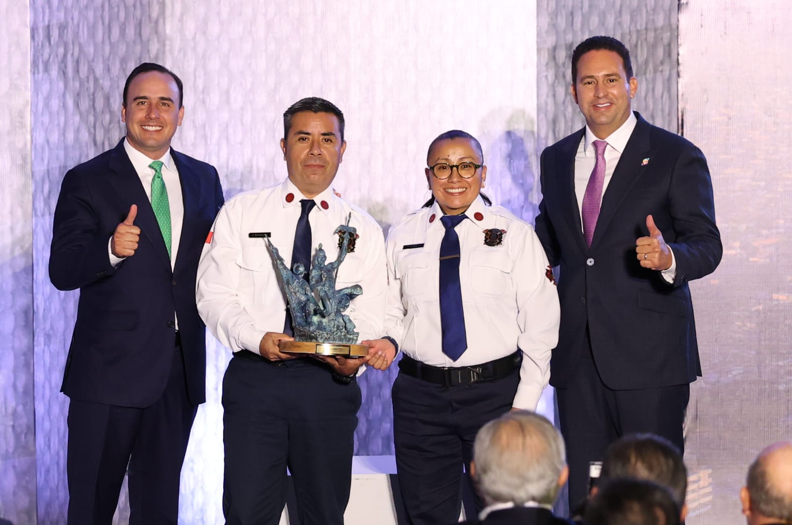 Manolo Jiménez y Javier Díaz entregan la Presea Saltillo 2025