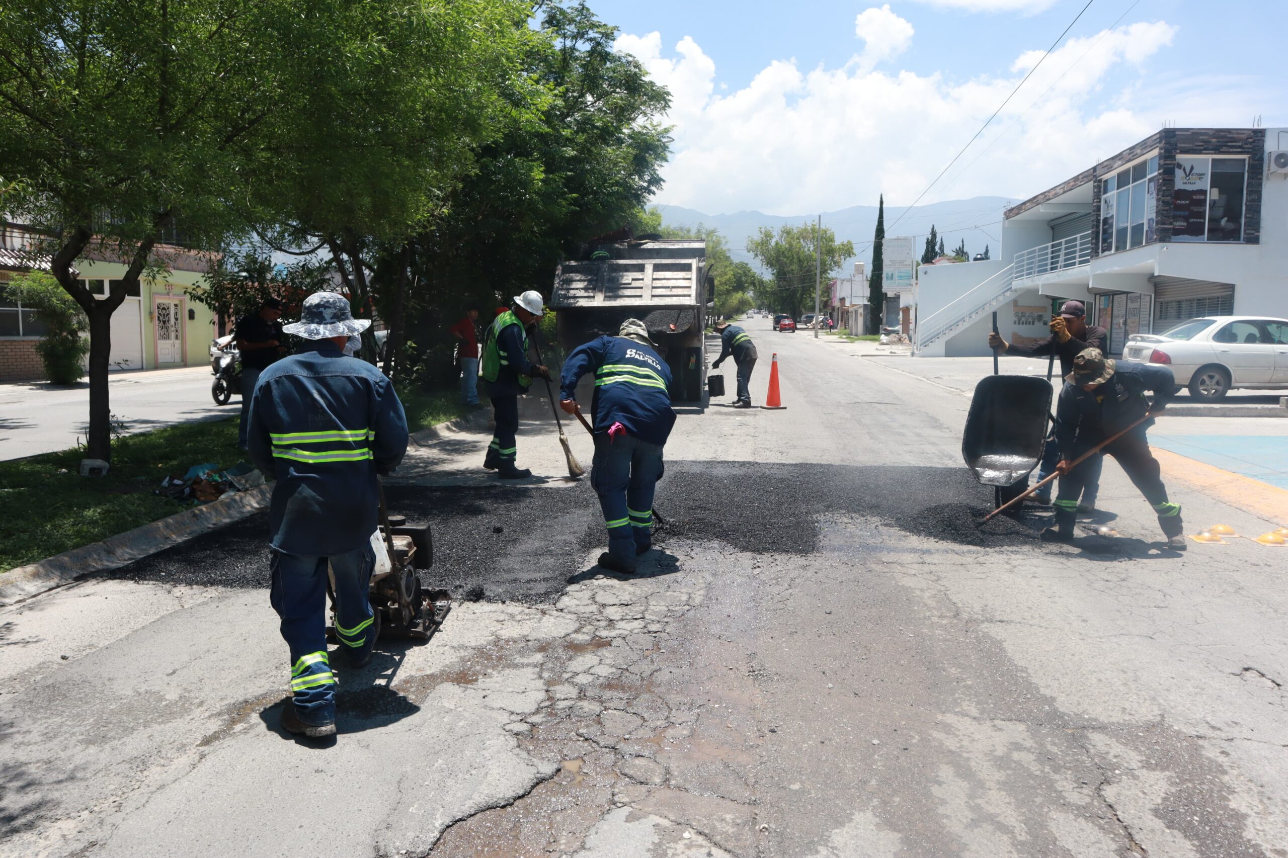 Continúa el bacheo por toda la ciudad
