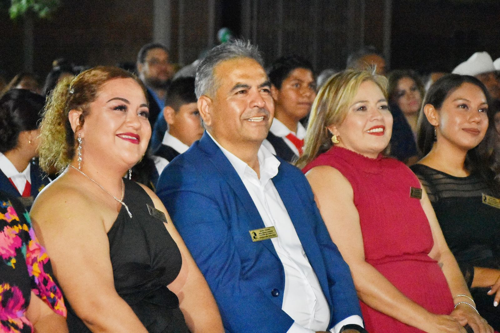 APADRINA VÍCTOR LEIJA A GRADUADOS DE LA ESCUELA IGNACIO ZARAGOZA