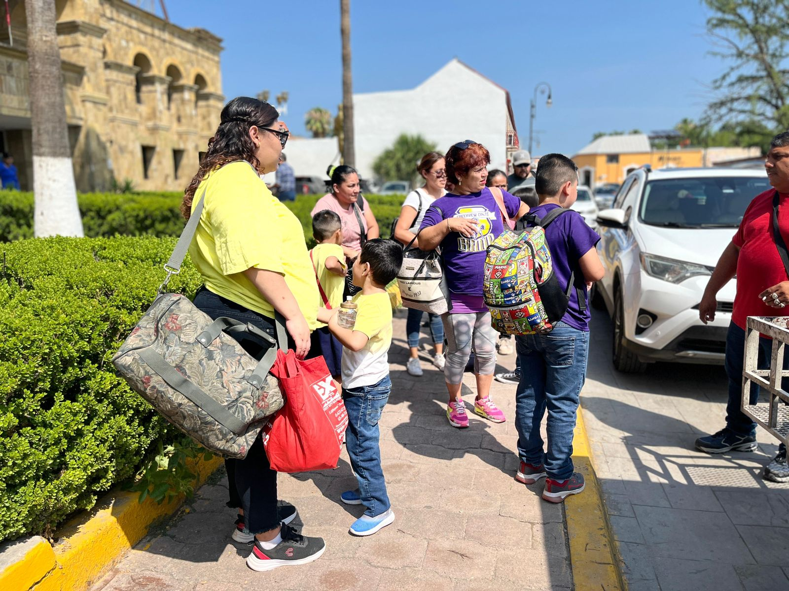 Apoya Laura Jiménez a Niños y Niñas de Múzquiz en viaje al CRIT Saltillo para estudios médicos