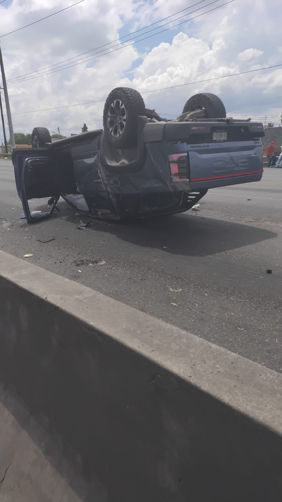Caos vial y 3 heridos en accidente múltiple