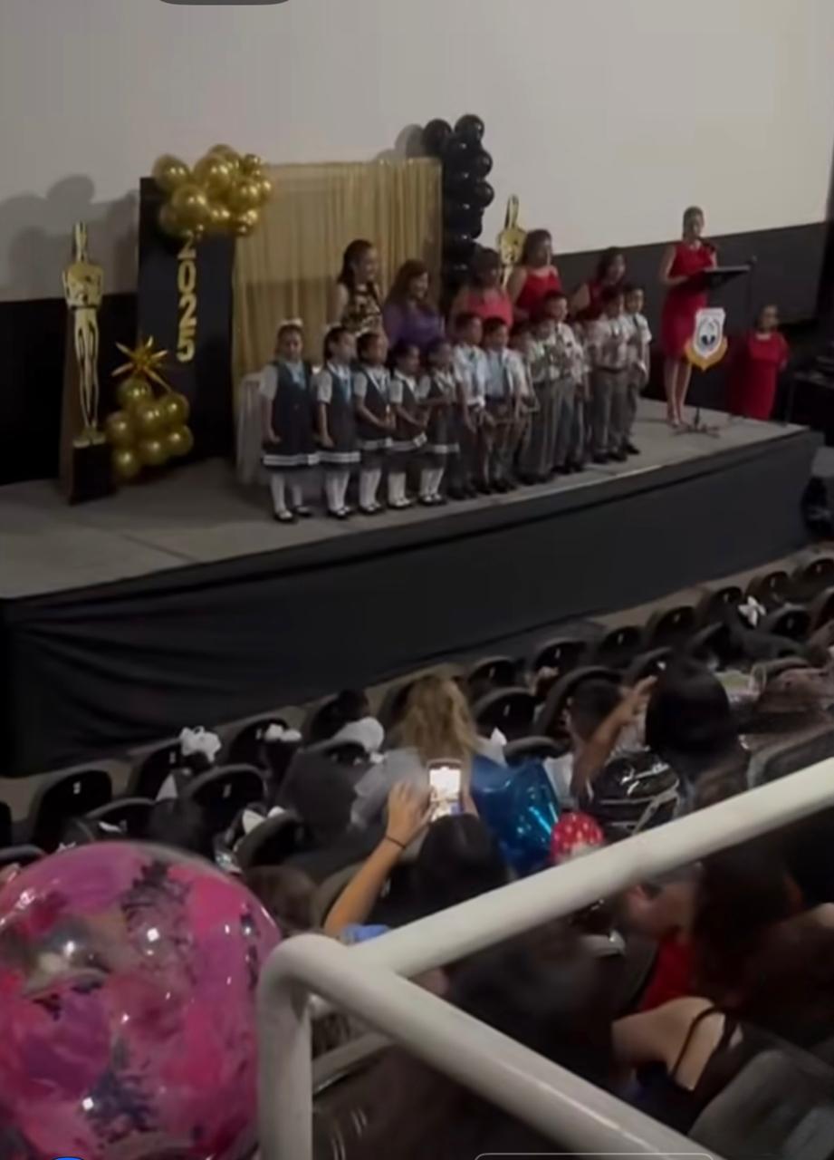Emotiva graduación en Instituto Central Coahuila