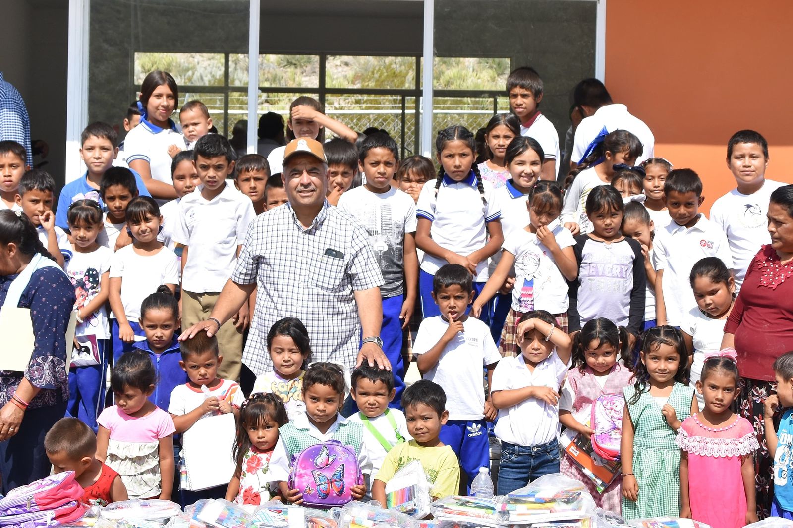 Fortalece Leija educación en los ejidos de Ciénegas
