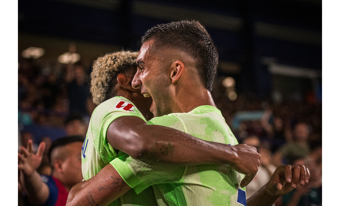 Autogol da remontada y triunfo al Barcelona en la compensación