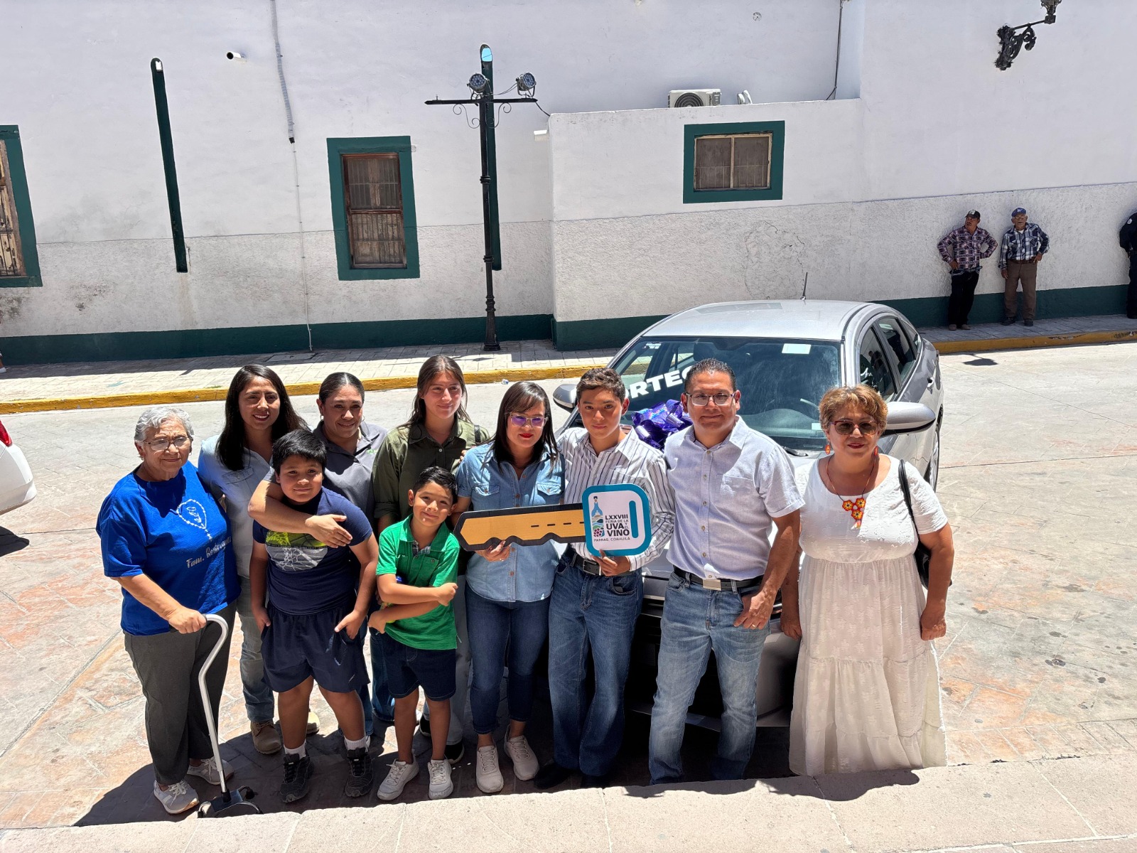 De lavar carros a estrenar un auto