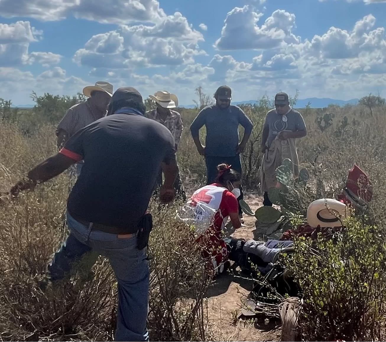 Sufre joven vaquero una aparatosa caída