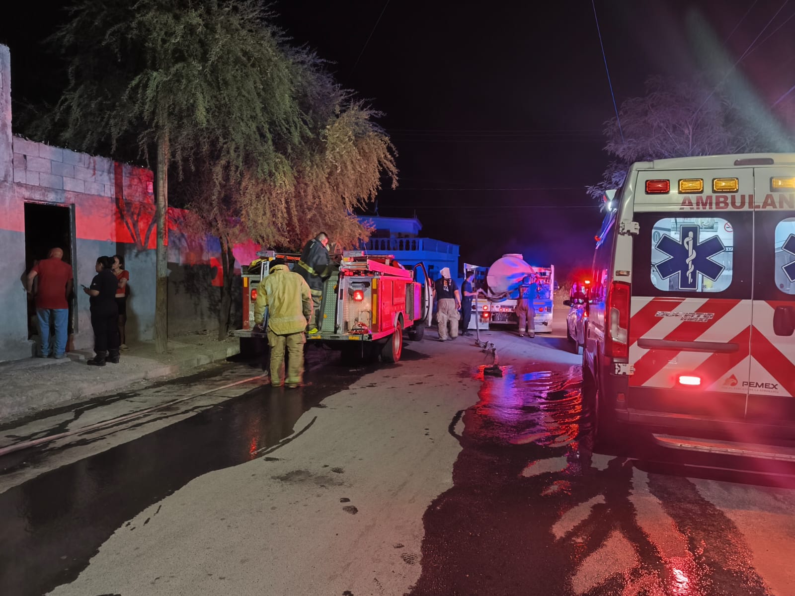 Sofocan bomberos incendio en vivienda