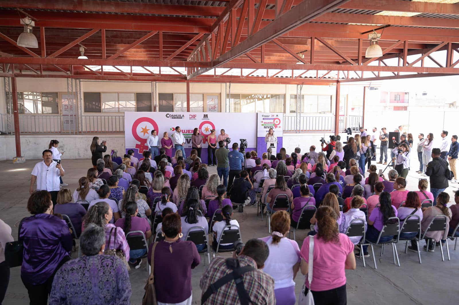 Invitan a mujeres a los talleres del DIF