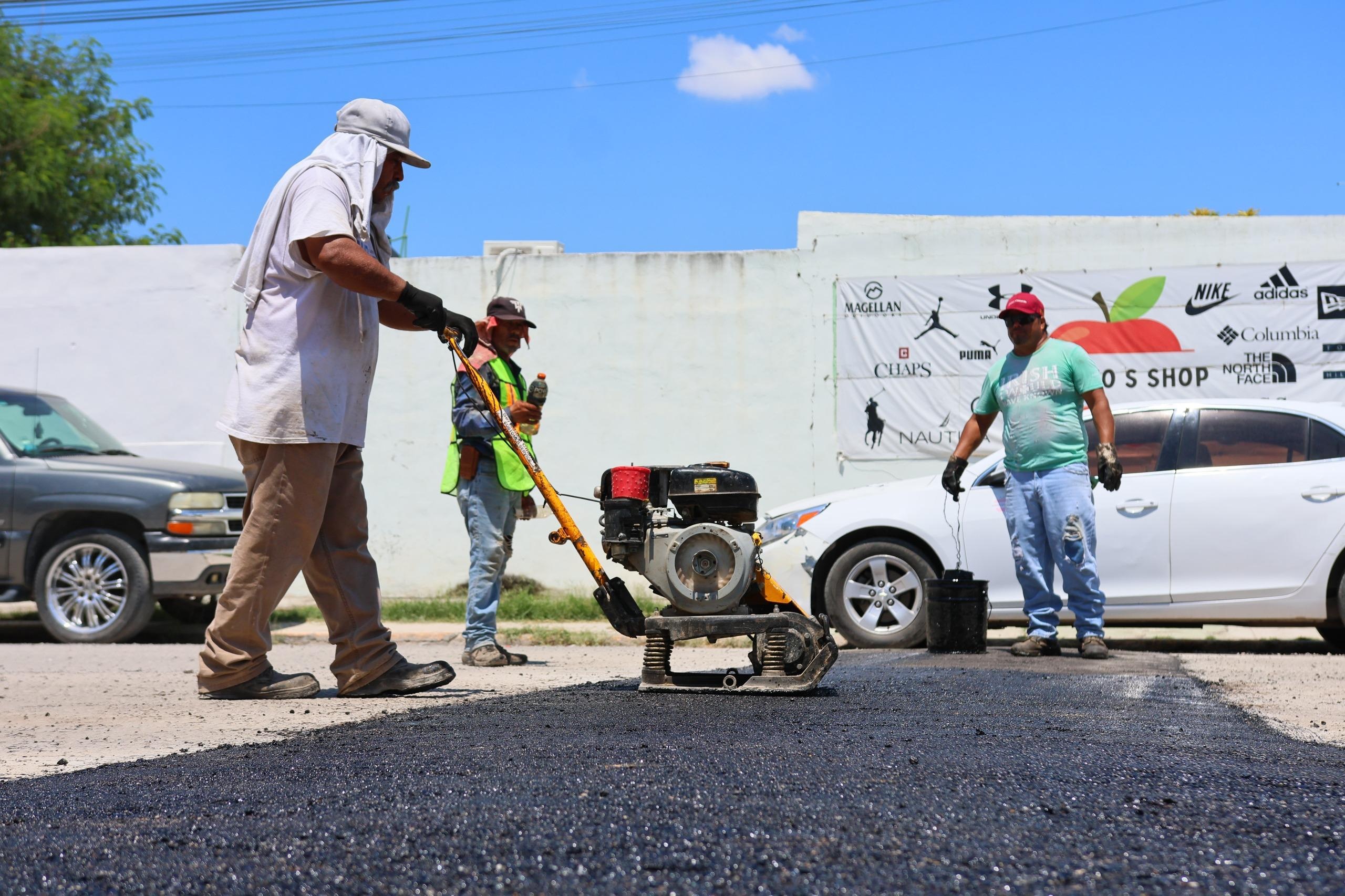 Avanzan obras de bacheo en Sabinas