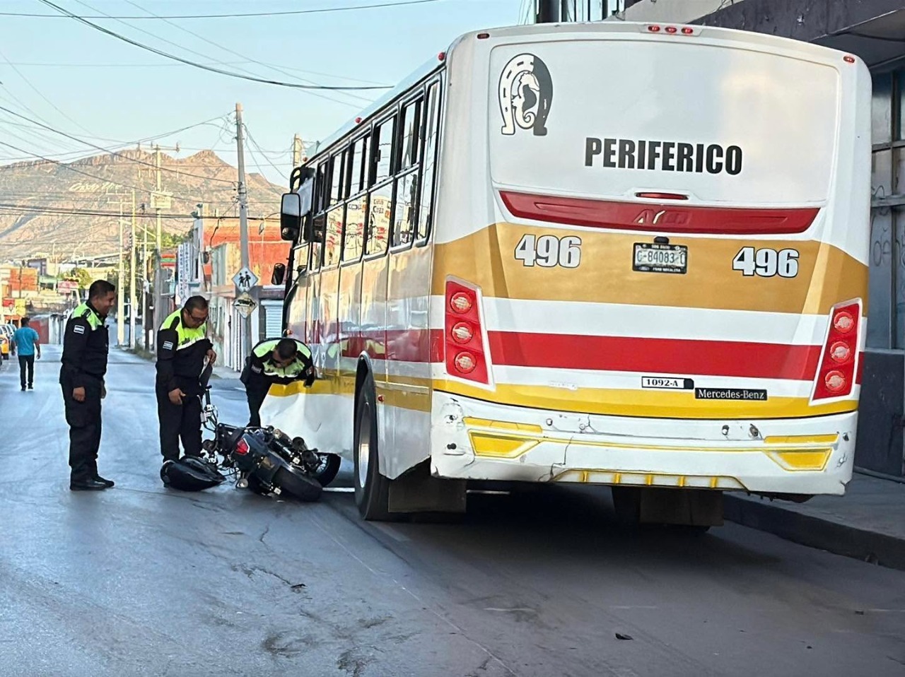 Muere motociclista al chocar contra camión
