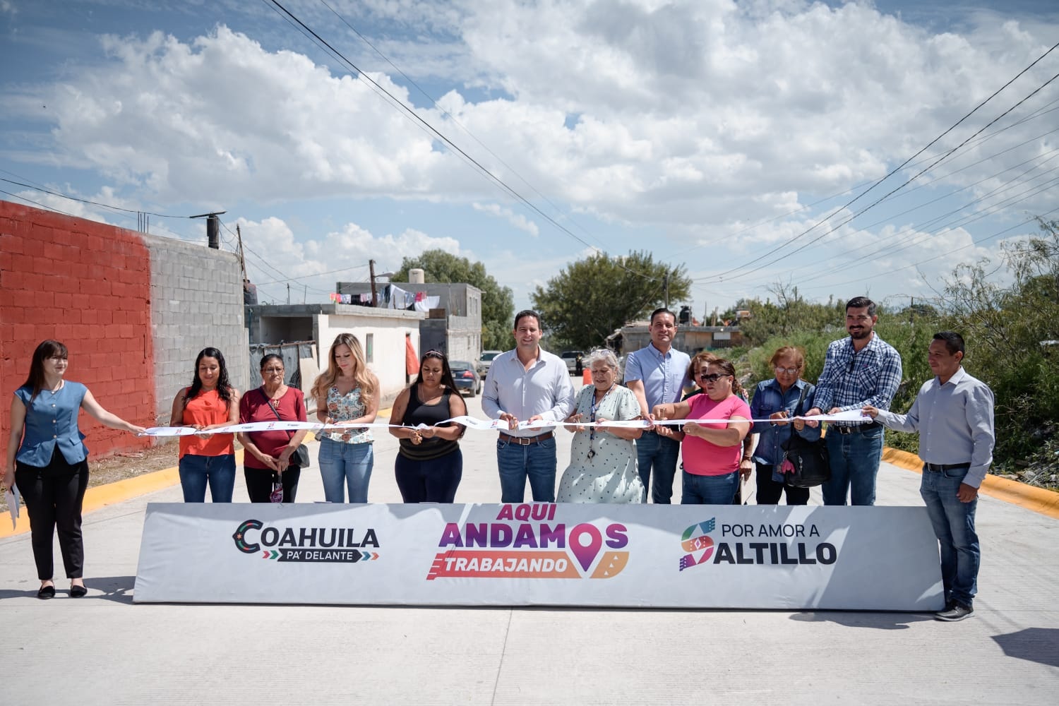 Entrega Díaz obra de pavimentación