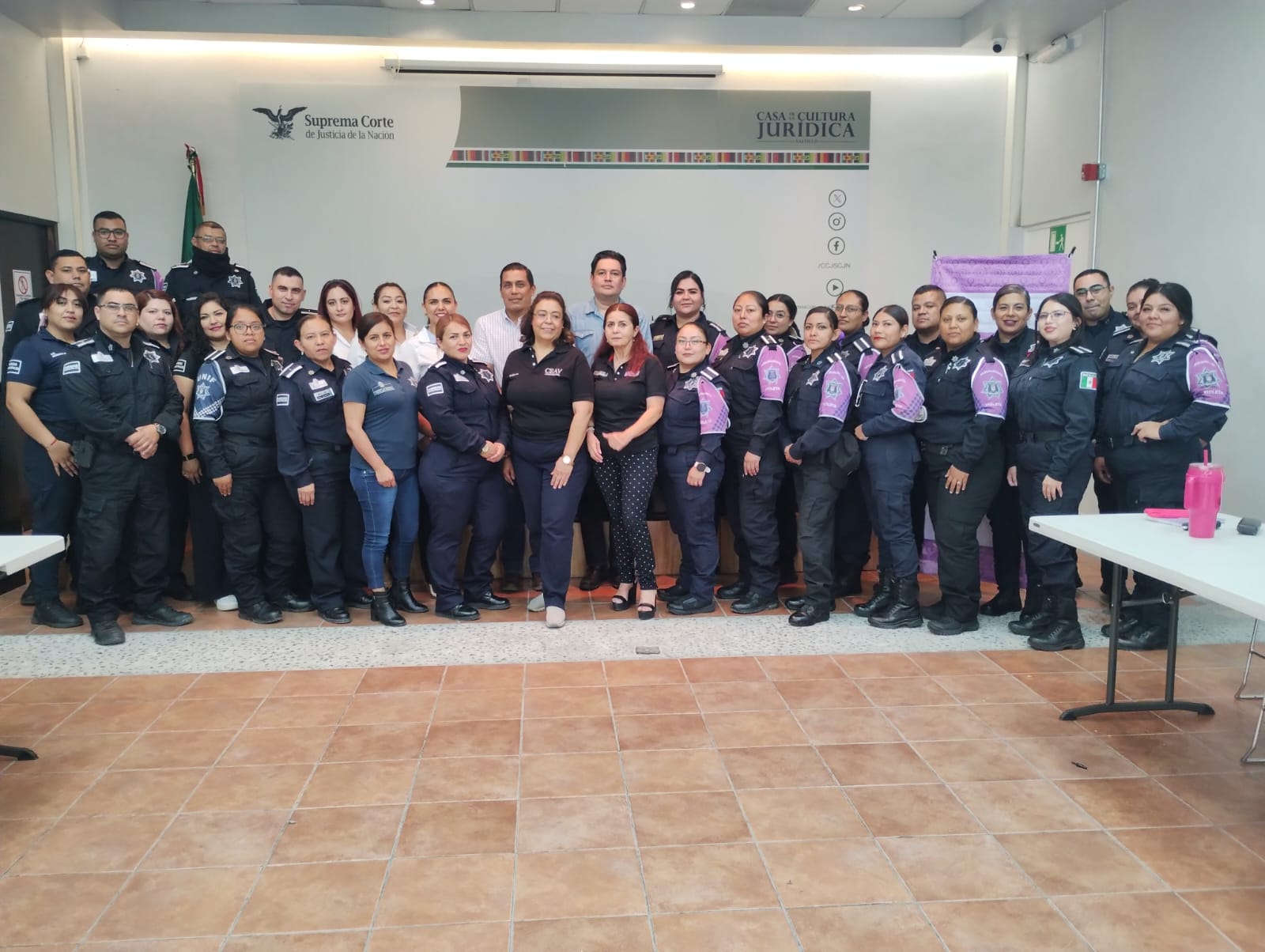 Fortalecen apoyo a mujeres; capacitan a Línea Violeta