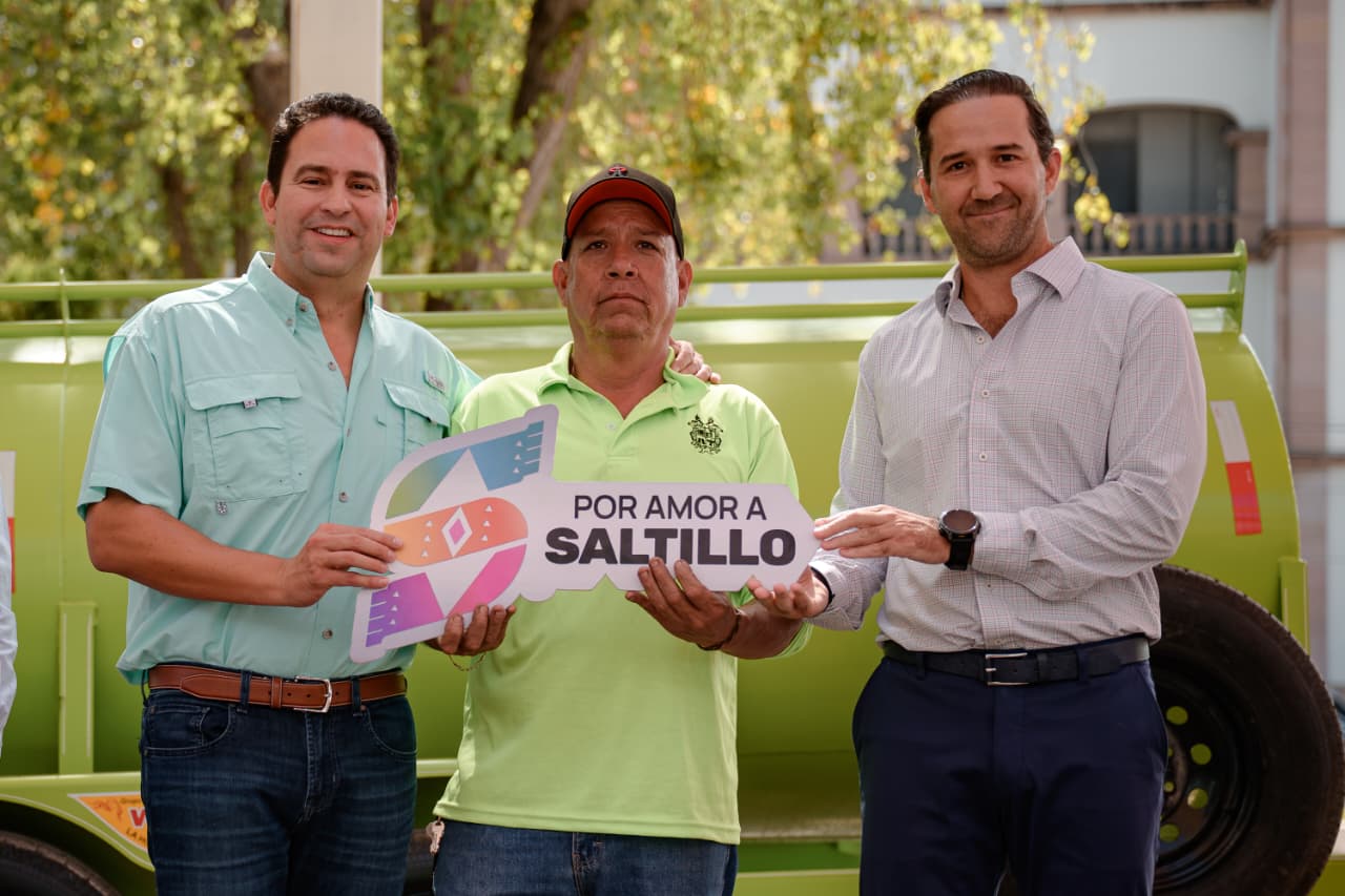 Empresarios donan pipa de agua para fortalecer abasto