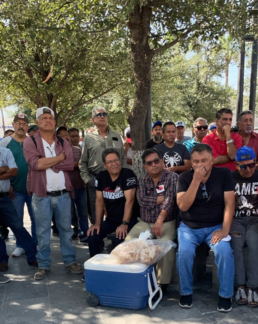 Subsisten ex obreros vendiendo comidas