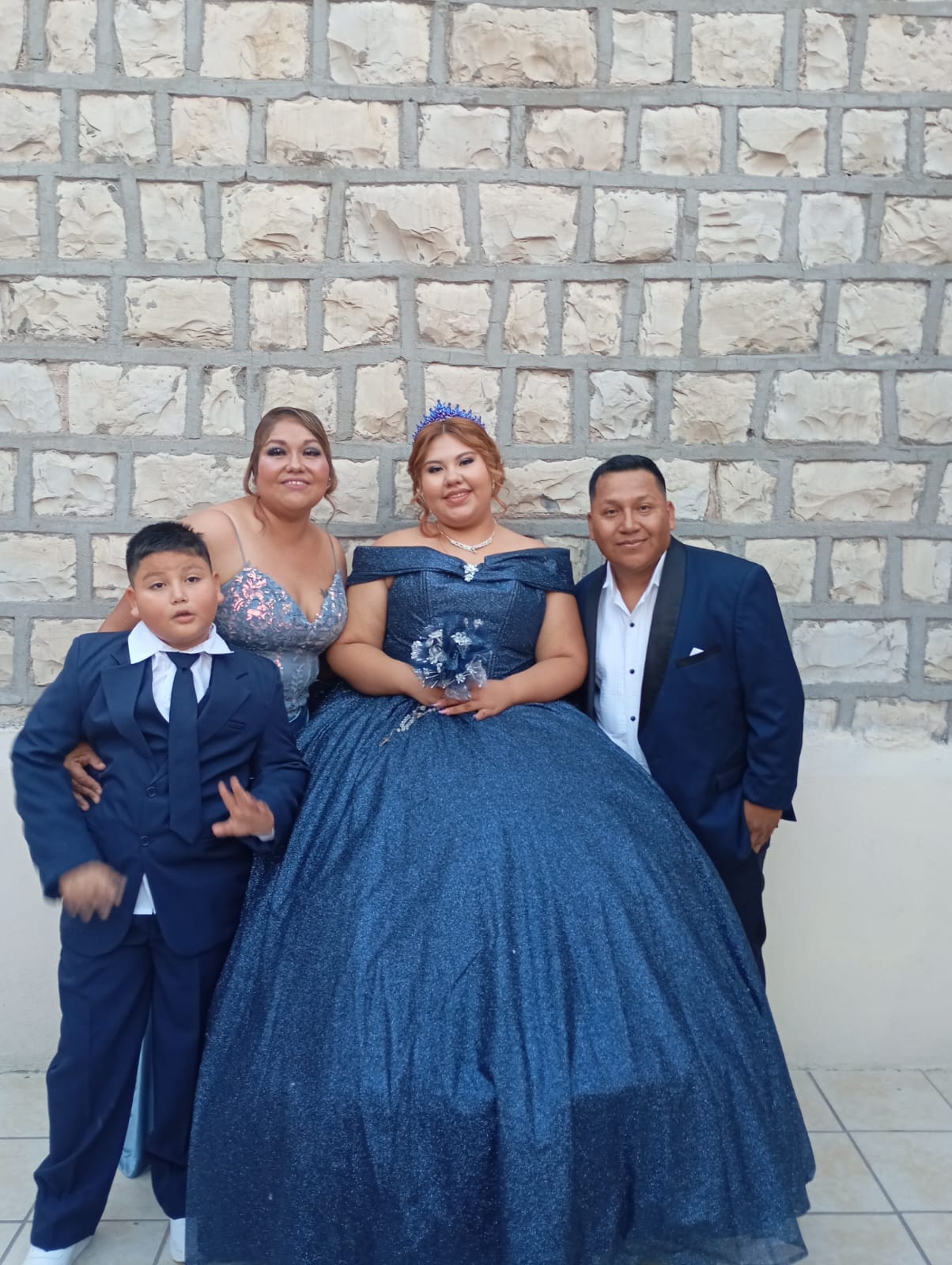 Se cumple sueño de XV años de Naomi