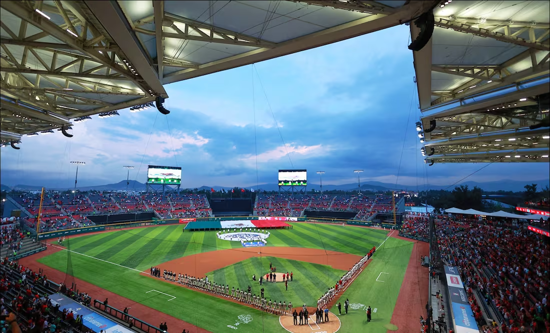 Men0r de edad se encuentra en terapia intensiva tras pelotazo en estadio de los Diablos Rojos del México; piden ayuda en redes sociales