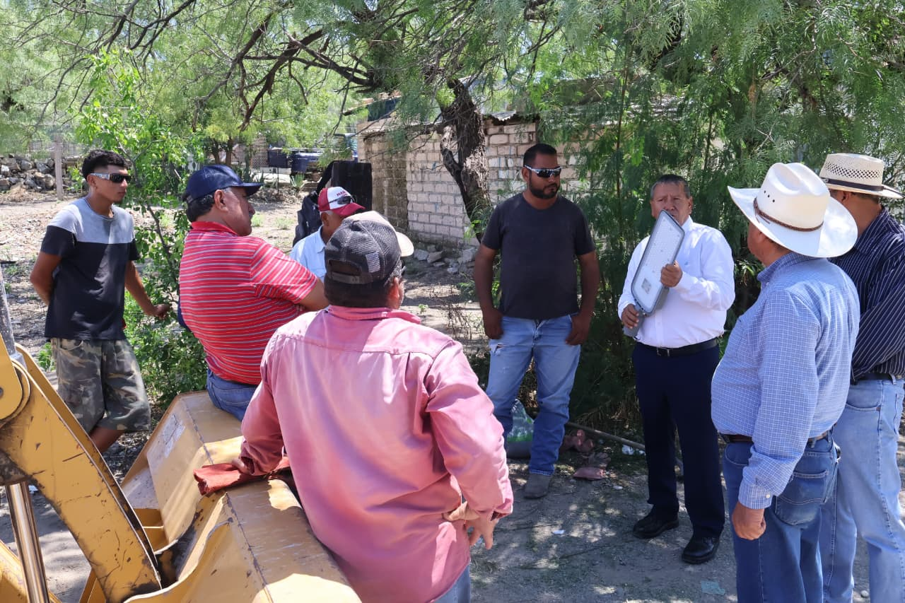 Responde Óscar Ríos a peticiones en colonia «San Luisito»