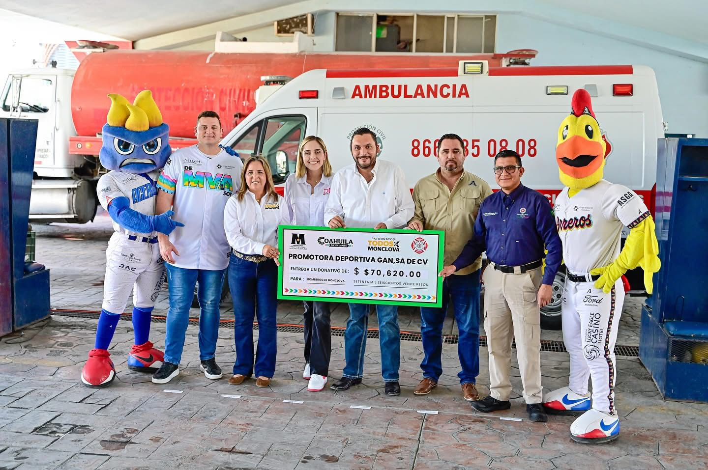 Carlos Villarreal entregó a Bomberos cheque de ‘Juego Con Causa’