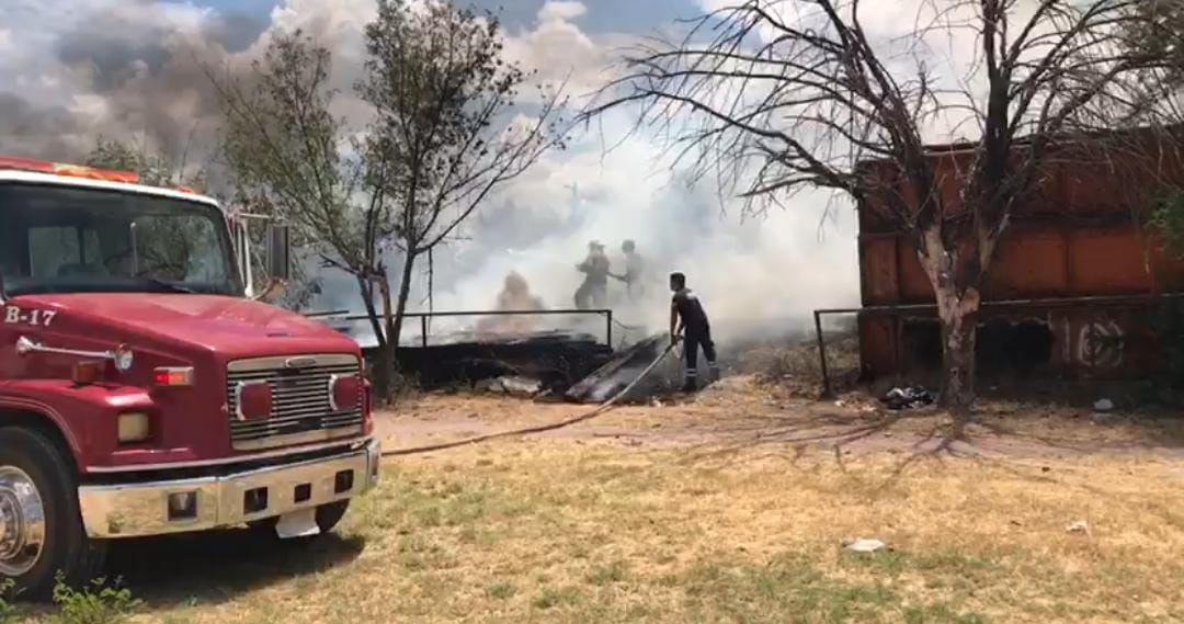 Combaten bomberos 5 incendios en 20 minutos