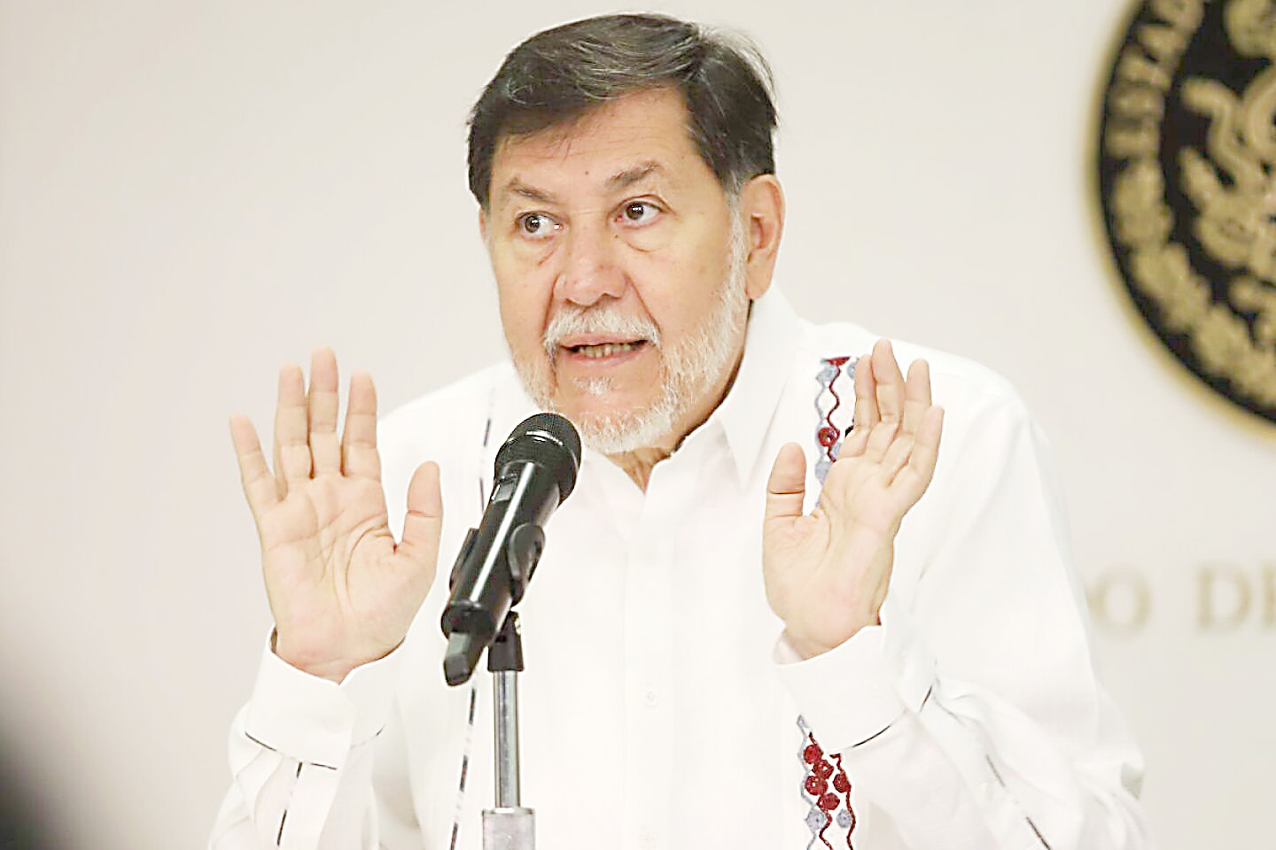 Protestan contra Noroña en su casa en Tepoztlán