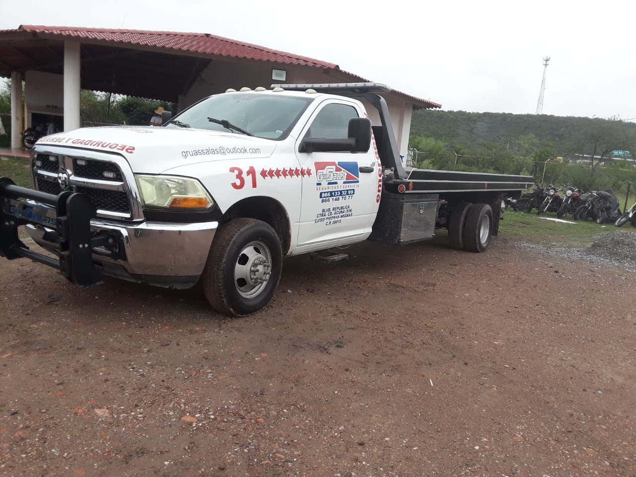 Desoye Grúas Salas a juez y no devuelve camioneta