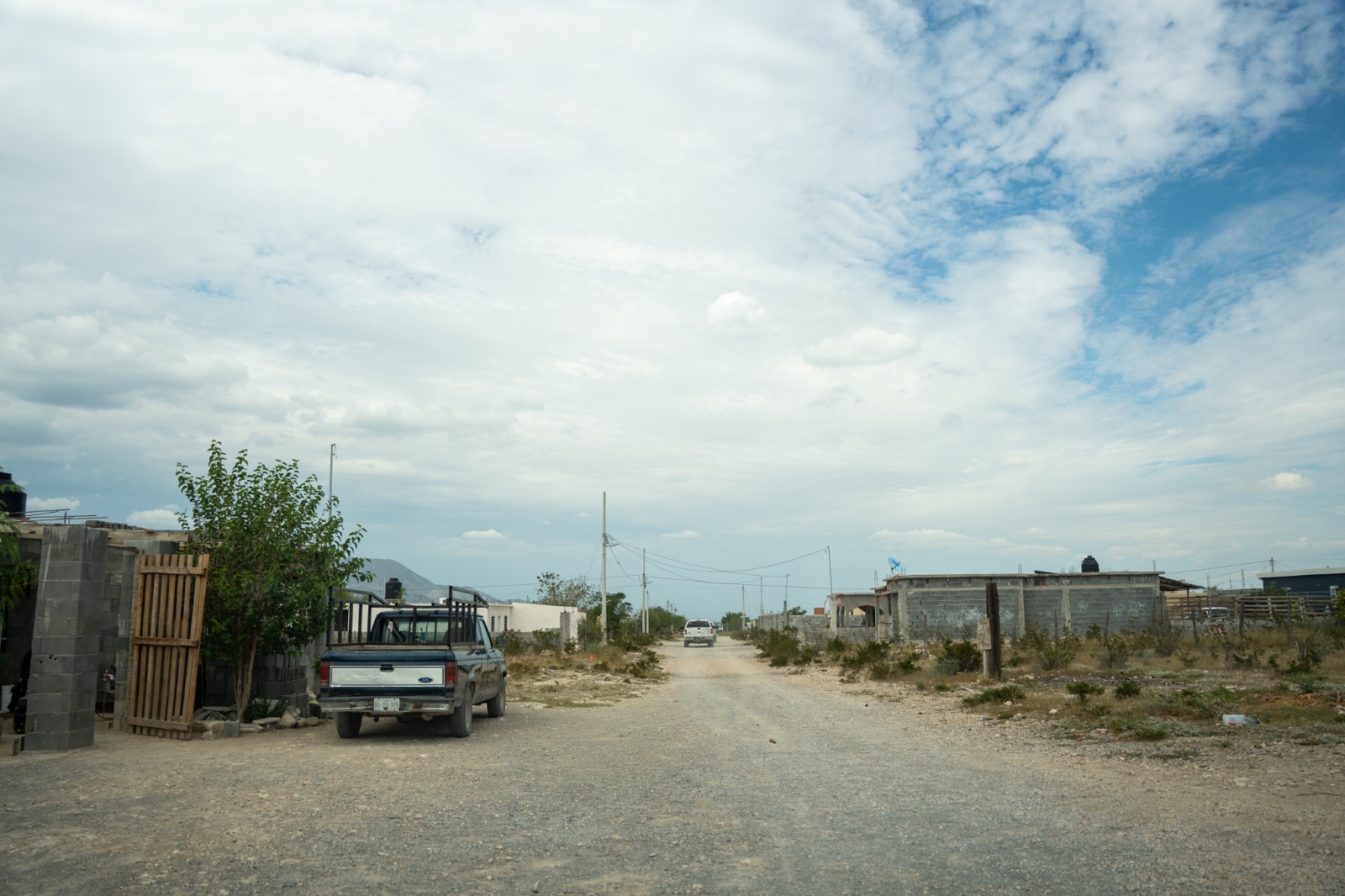 Lleva Yesica electrificación a la colonia Santa Cecilia