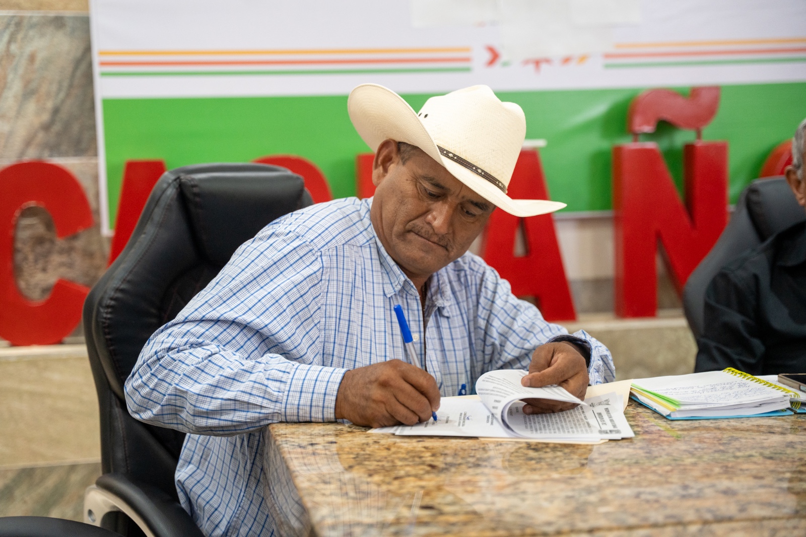 Firma Castaños convenio con la Universidad de Chapingo