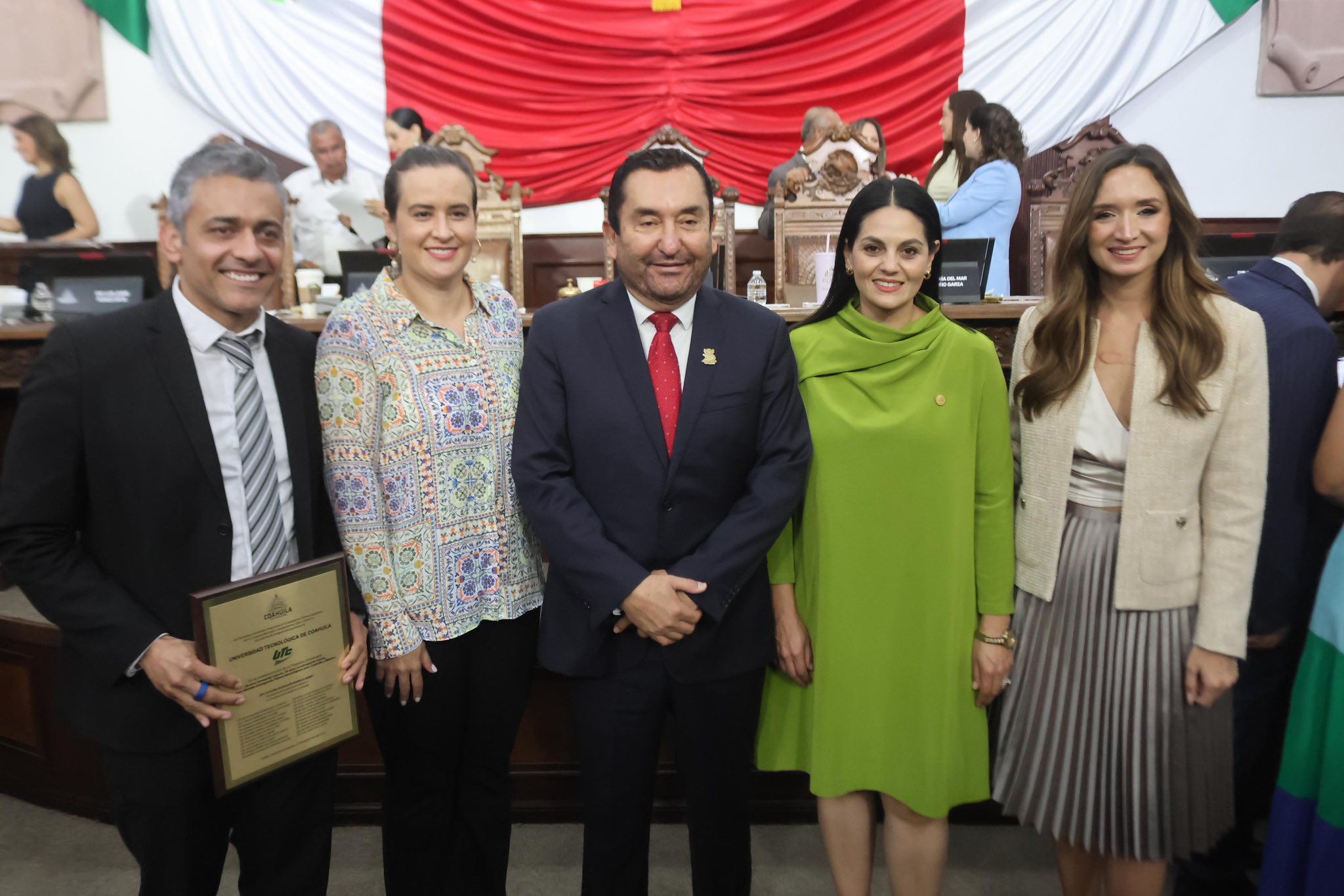 Congreso de Coahuila rinde homenaje a UTC