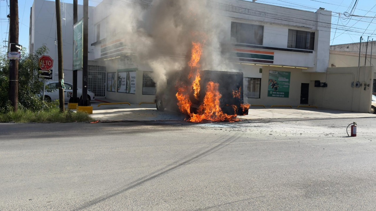 Arde camión de valores; fuego consumió efectivo